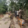 Jalan penghubung Tiga desa, di Kampung Ciseupan, Desa Cibuntu, Kecamatan Simpenan