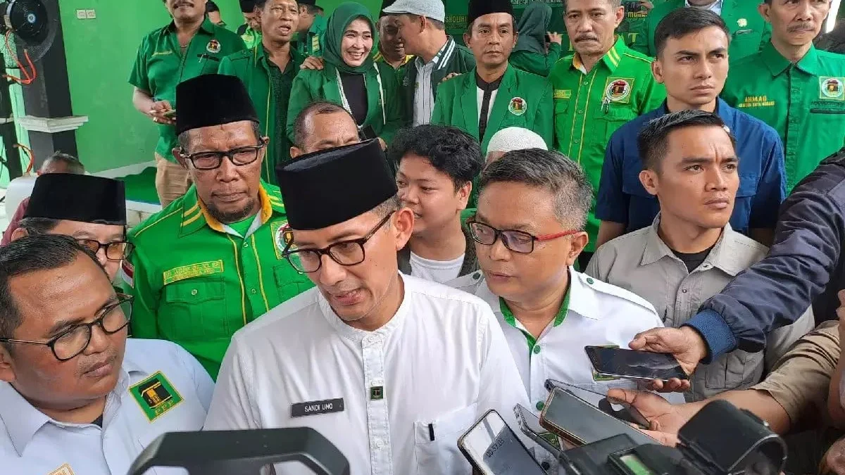 Sandiaga Uno saat diwawancarai sejumlah media didampingi kader PPP