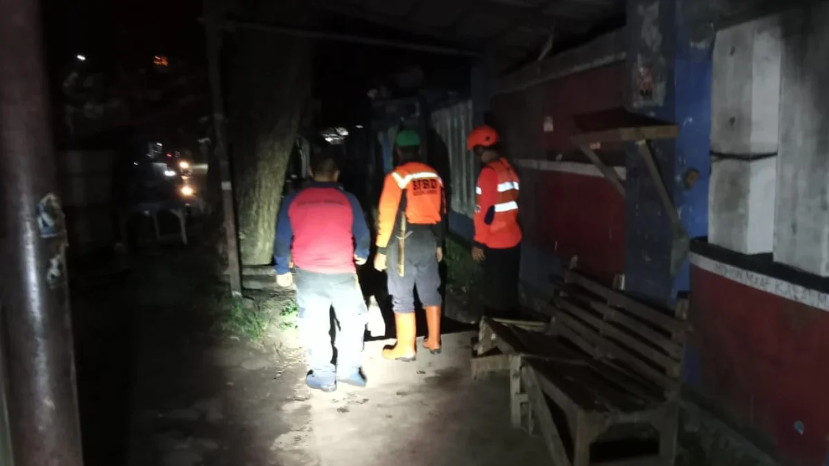 Petugas BPBD Kota Sukabumi