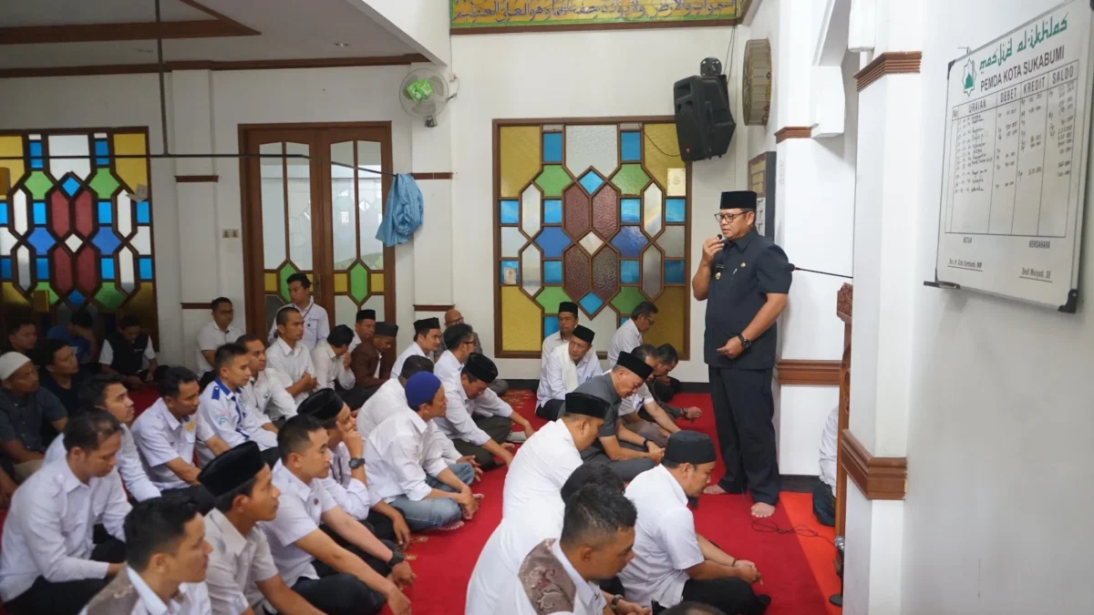 Pj Wali Kota Sukabumi Kusmana Hartadji memberikan arahannya pada kegiatan Kajian