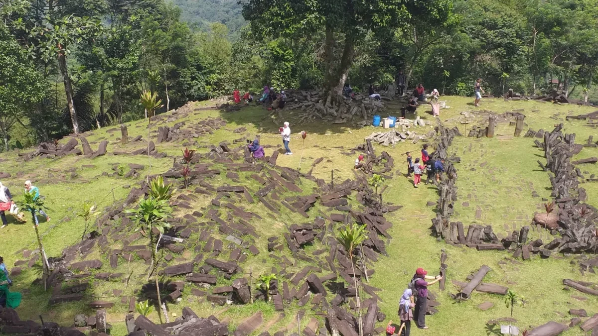 Kunjungan wisatawan ke kawasan situs megalitikum Gunung Padang saat Ramadan relatif cukup sepi.