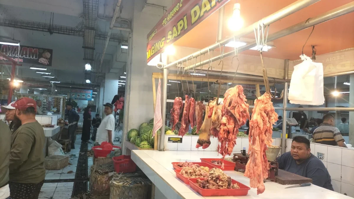 Pada H-1 Ramadan, harga daging sapi di Kota Sukabumi terpantau naik hingga mencapai Rp140 ribu per kilogram.