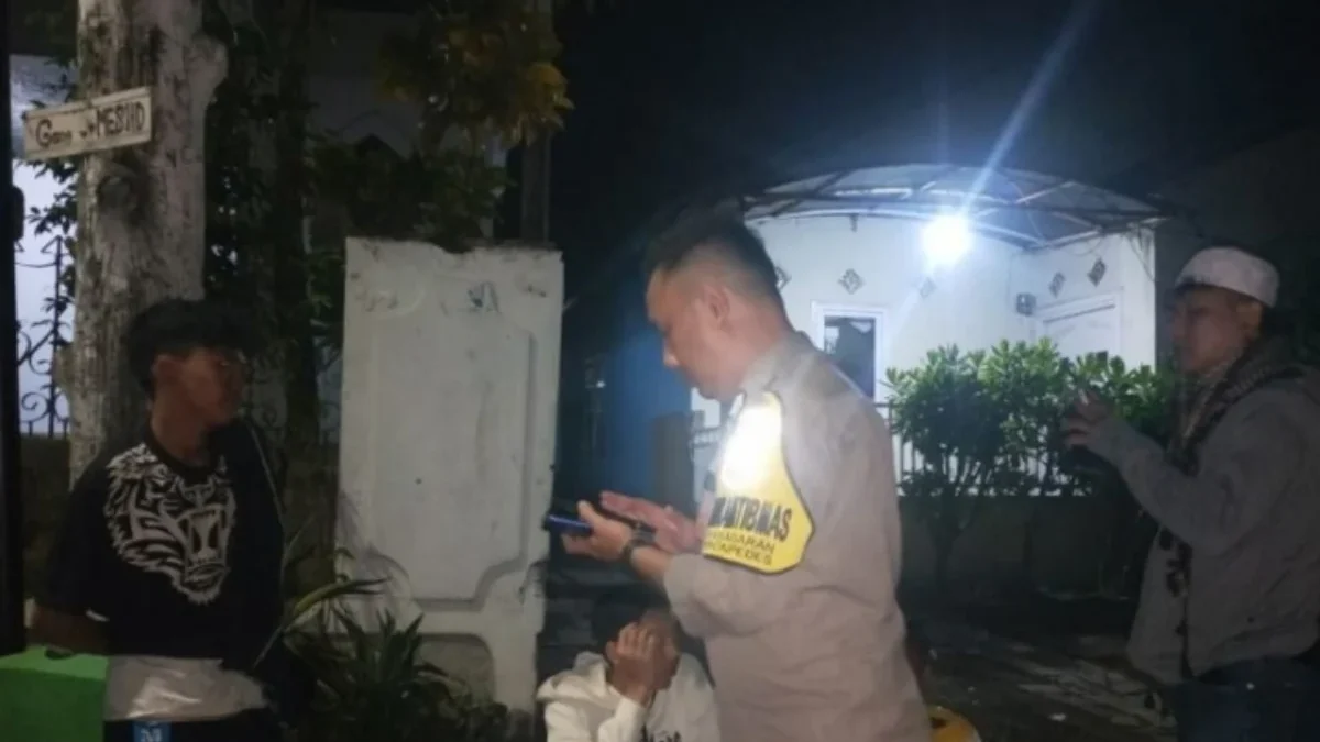 Tim Patroli Polsek Kebonpedes menangkap enam remaja