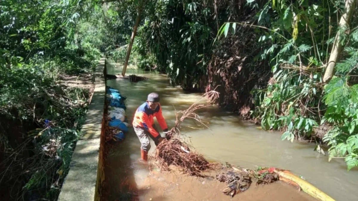 Petugas BPBD Kota Sukabumi