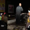 Anggota Satlantas Polres Sukabumi Kota mengangkut sepeda motor yang dimodifikasi sehingga bisa mengganggu