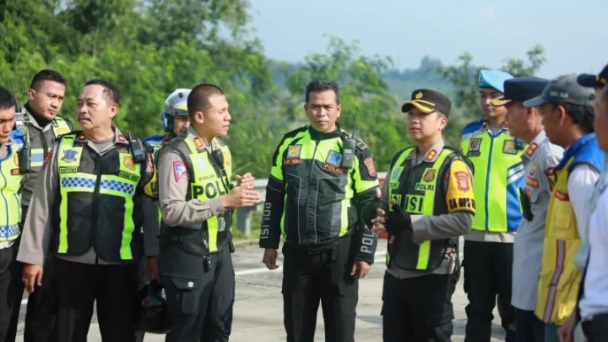 Kapolres Sukabumi AKBP Tony Prasetyo saat melakukan pemetaan terhadap daerah rawan