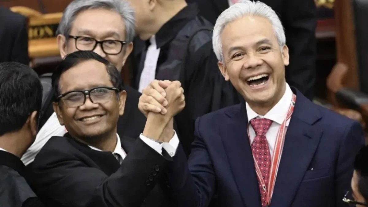 Calon presiden dan calon wakil presiden nomor urut 3 Ganjar Pranowo (kanan) dan Mahfud MD (kiri)