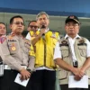 Menko PMK Muhadjir Effendy dan Dirgakkum Korlantas Polri Brigjen Pol Raden Slamet Santoso serta Pemangku