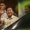 Capres nomor urut 2 Prabowo Subianto melambaikan tangan