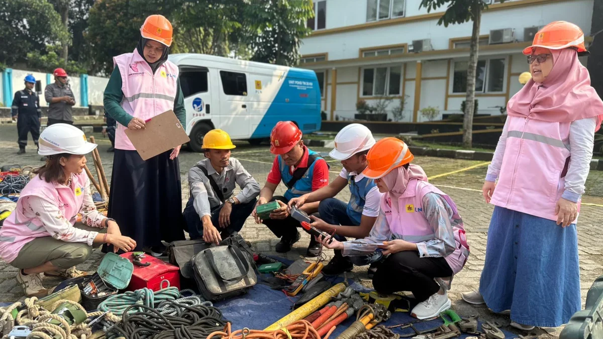 Gelar Inspection Day K3, Srikandi PLN UP3 Sukabumi Lakukan Pengecekan Alker Mitra Kerja