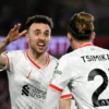 Jota dan Tsimikas pemain Liverpool saat laga kontra Nottingham Forest.