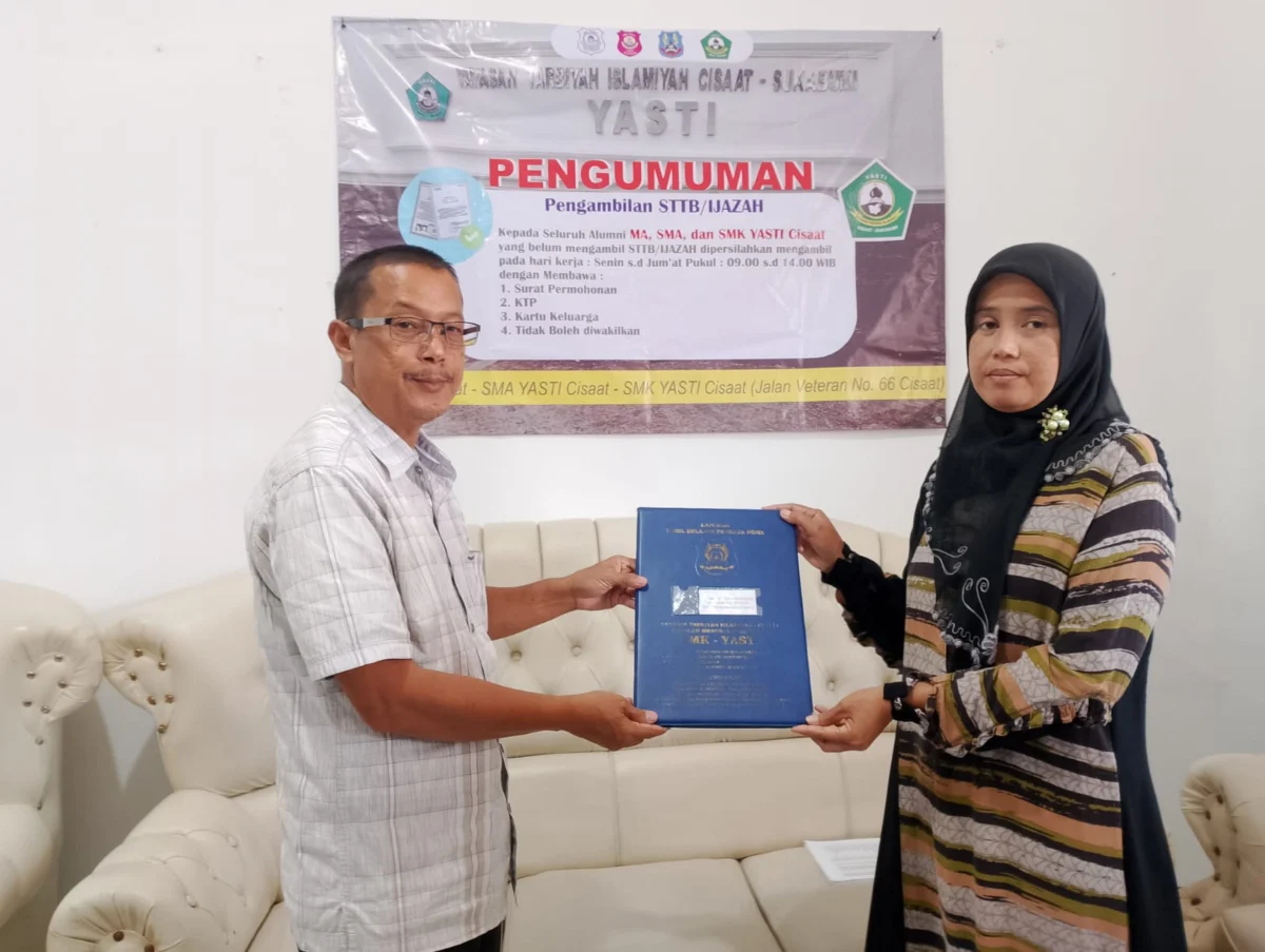 Yasti Cisaat Bagikan Ijazah Alumni Yang Sempat Tertahan Sukabumi Ekspres