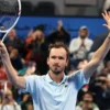 Medvedev Mulus ke Babak Kedua Dubai, Berrettini Lanjutkan Performa Apik