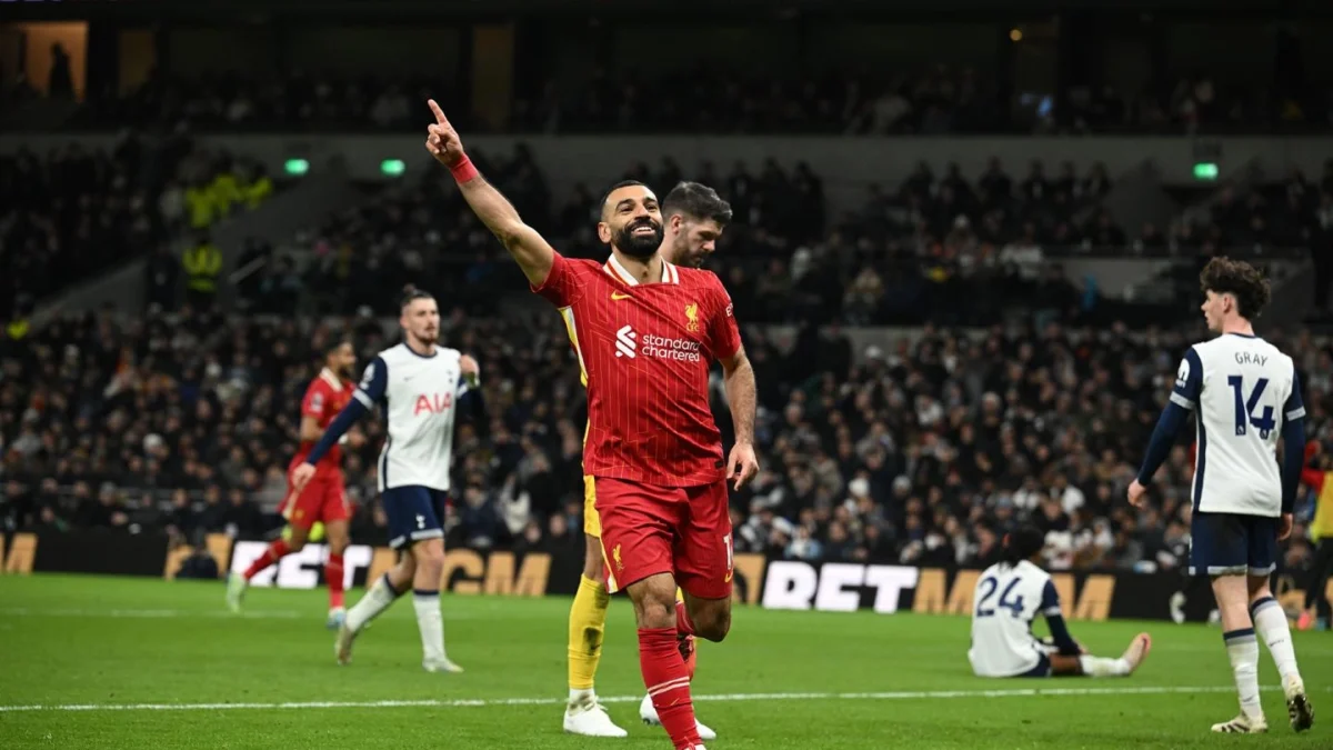 Ilustrasi rekor Mo Salah jelang Liverpool vs Tottenham semifinal Piala Liga 2024/2025.