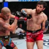 Magomedov Ankalaev Raih Sabuk Juara Usai Taklukkan Alex Pereira di UFC 313