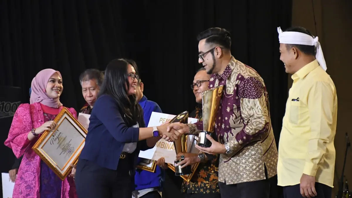 Bunut FM Raih Anugerah KPID Jawa Barat Istimewa
