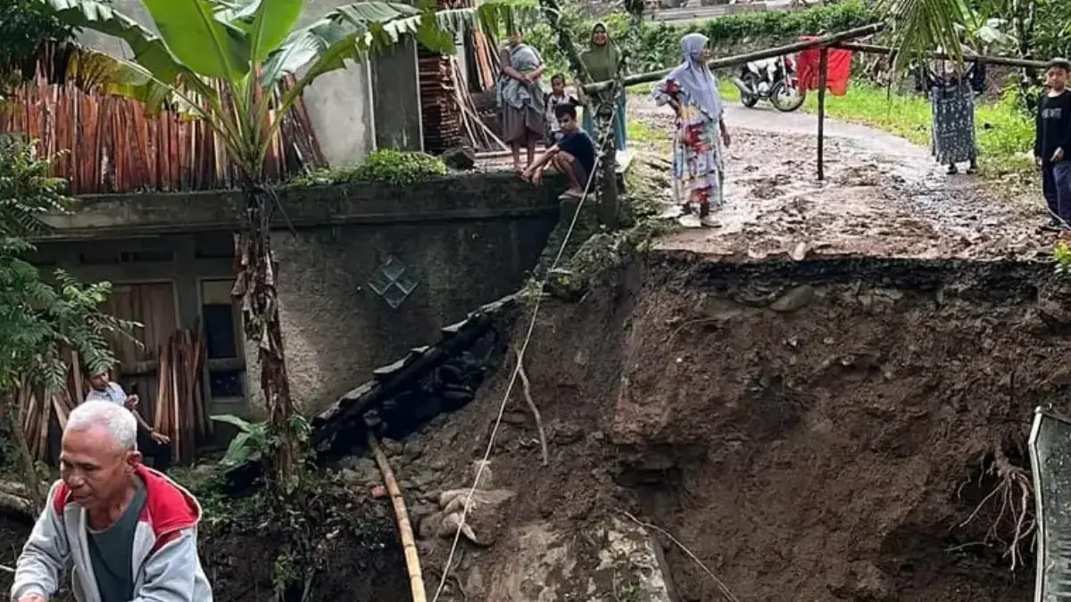 Banjir dan Longsor Putus Akses Jalan dan Jembatan di Desa Bojongsari Istimewa