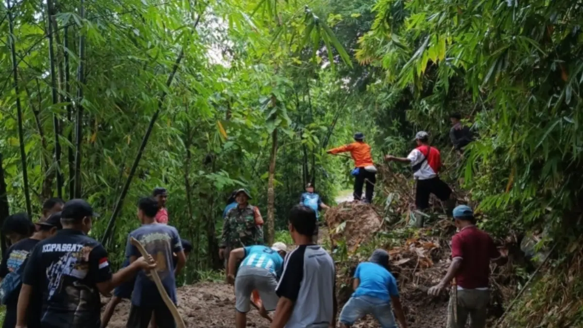 Akses Lima Desa di Warungkiara Terputus Akibat Longsor Istimewa