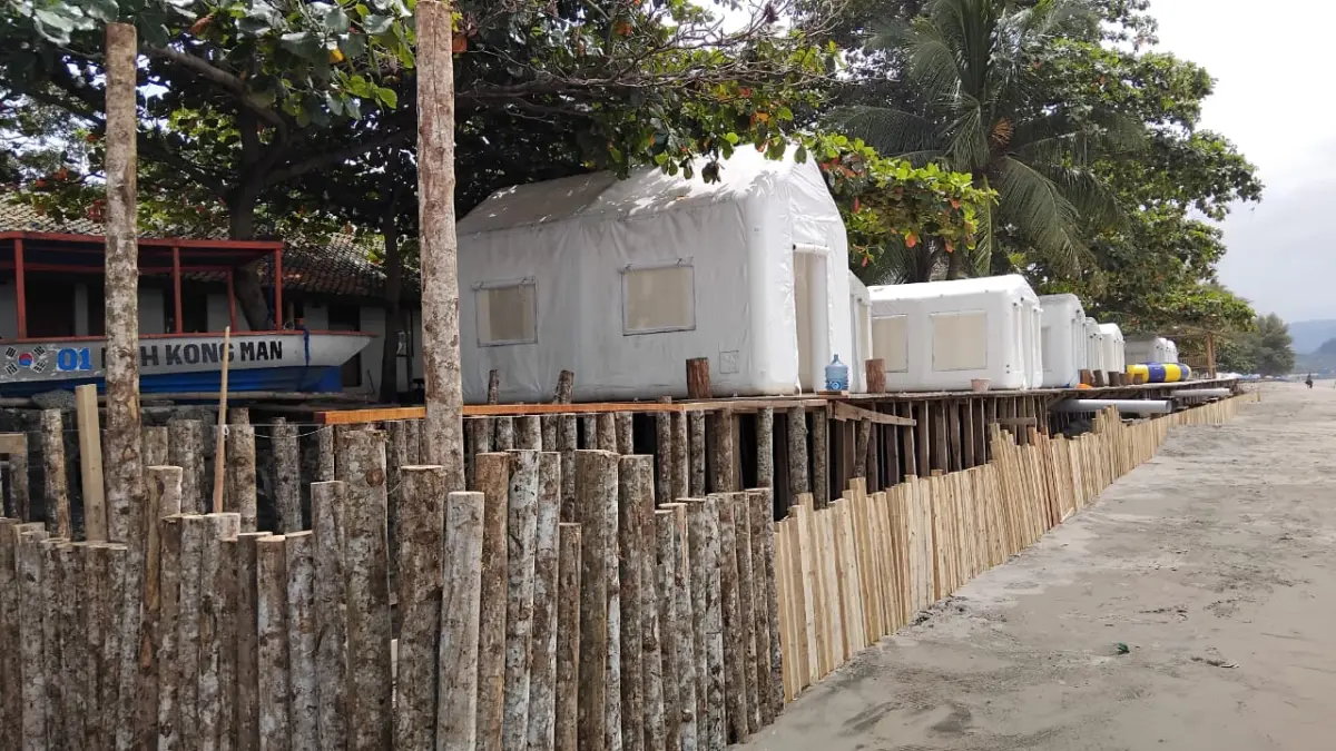 Pembangunan Glamping di Pesisir Pantai Diduga Ilegal Istimewa