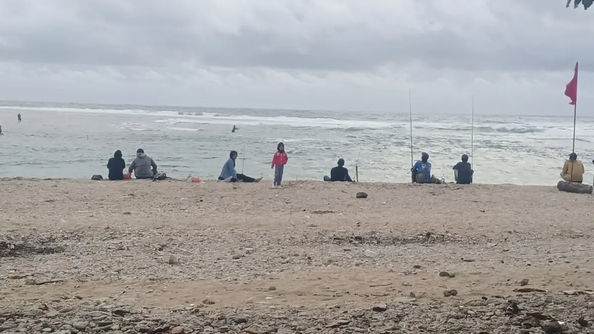 Munggahan dan Libur Imlek 2026, Pantai Cibuaya Ramai Dikunjungi Pemancing Istimewa