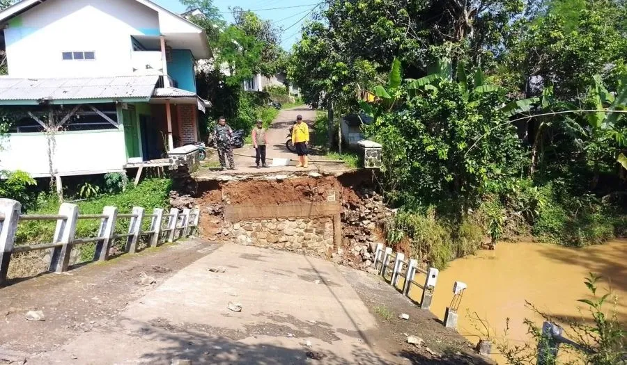 Dinas PU Kabupaten Sukabumi Segera Tangani Jembatan Ambles Istimewa