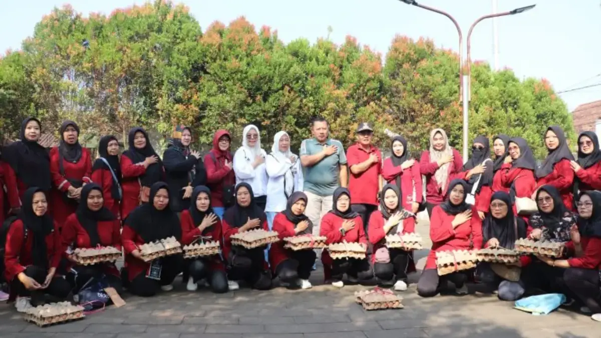 Salurkan Bantuan Telur untuk KRS, Kelurahan Cikondang Punya Inovasi Bernama Sejati Wanci Istimewa