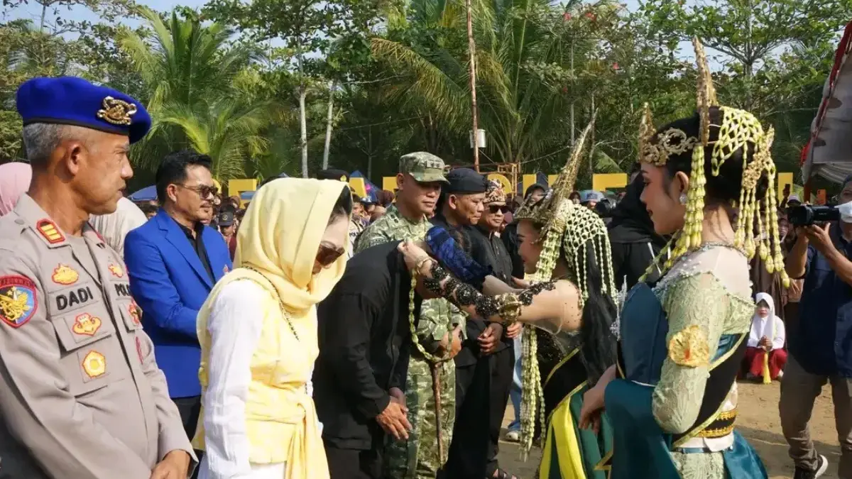 Masyarakat di Ciemas Syukuran Hari Nelayan Ciwaru dan Festival Seni Budaya Istimewa