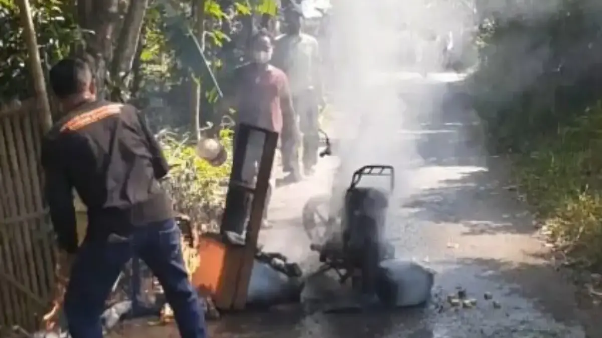Motor Pedagang Tahu dan Tempe di Ciambar Terbakar Saat berjualan Istimewa