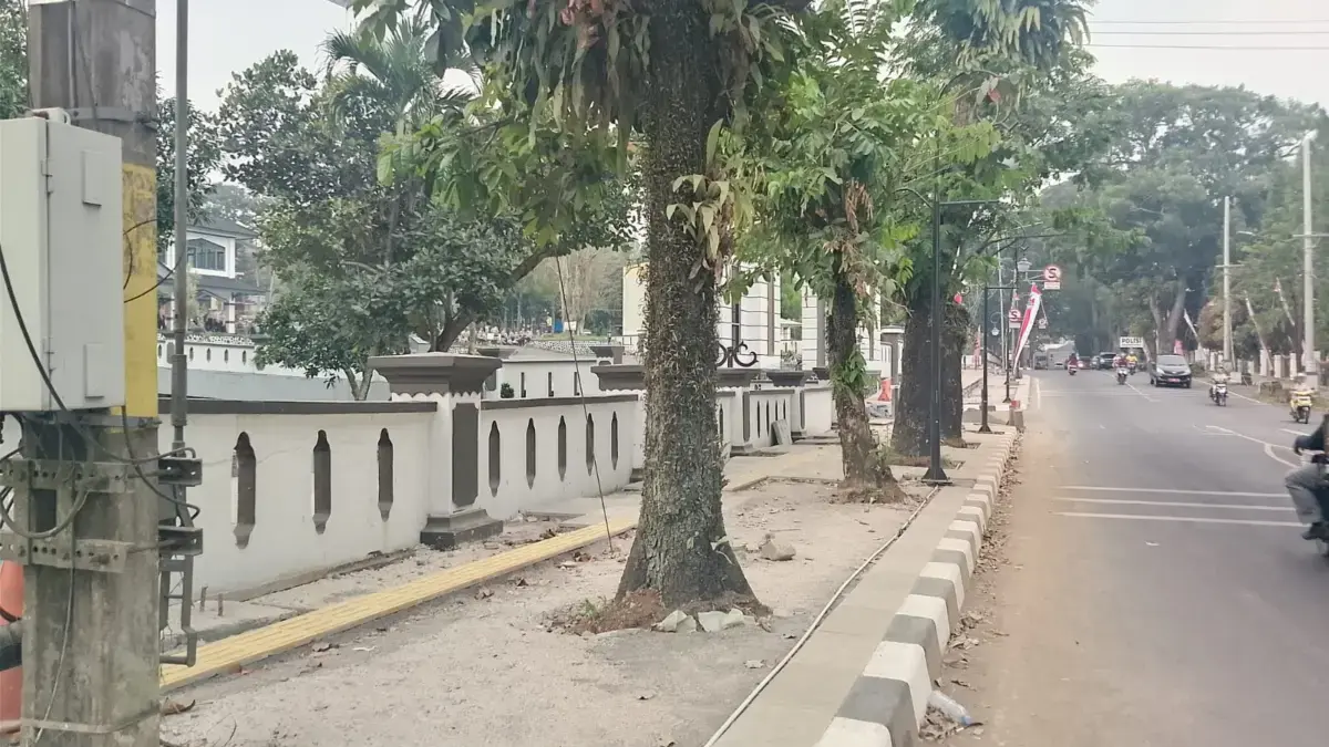Pembangunan Jalur Pedestrian Terkendala Pasokan Material Istimewa
