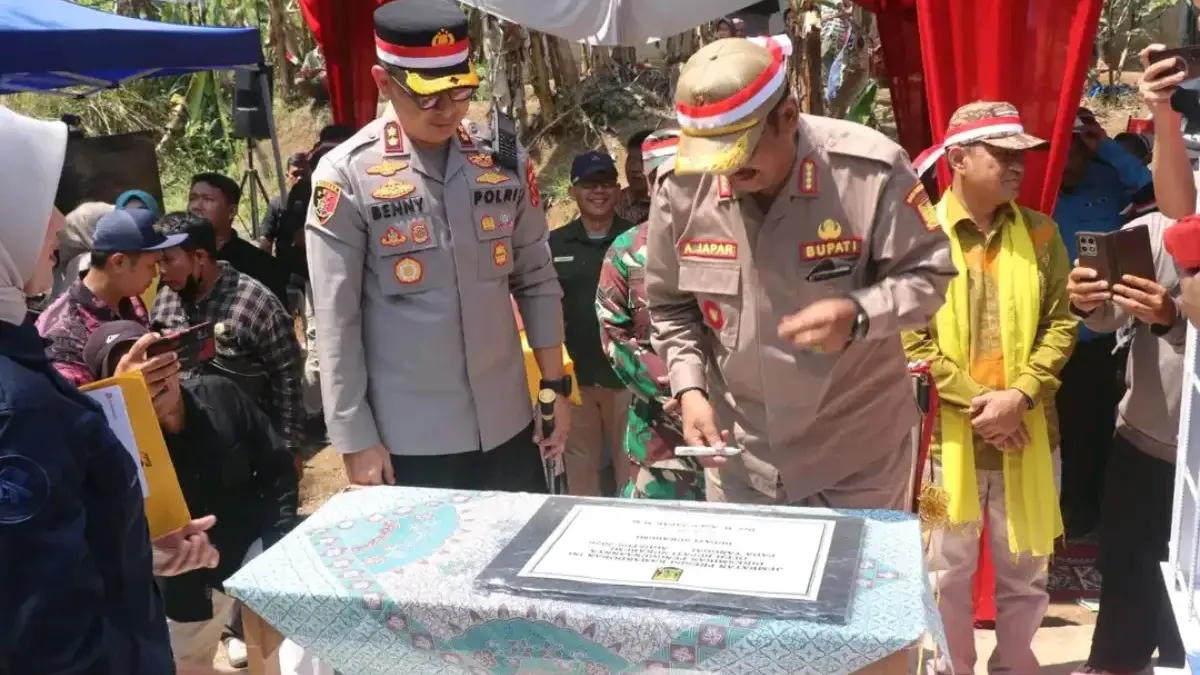 Bupati Sukabumi Imbau Warga di Cibadak Rawat dengan Baik Jembatan Merah Putih Presisi Istimewa