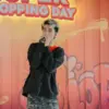 Tenxi menunjukkan bahwa berani tampil beda bukan berarti harus meninggalkan gaya sendiri.