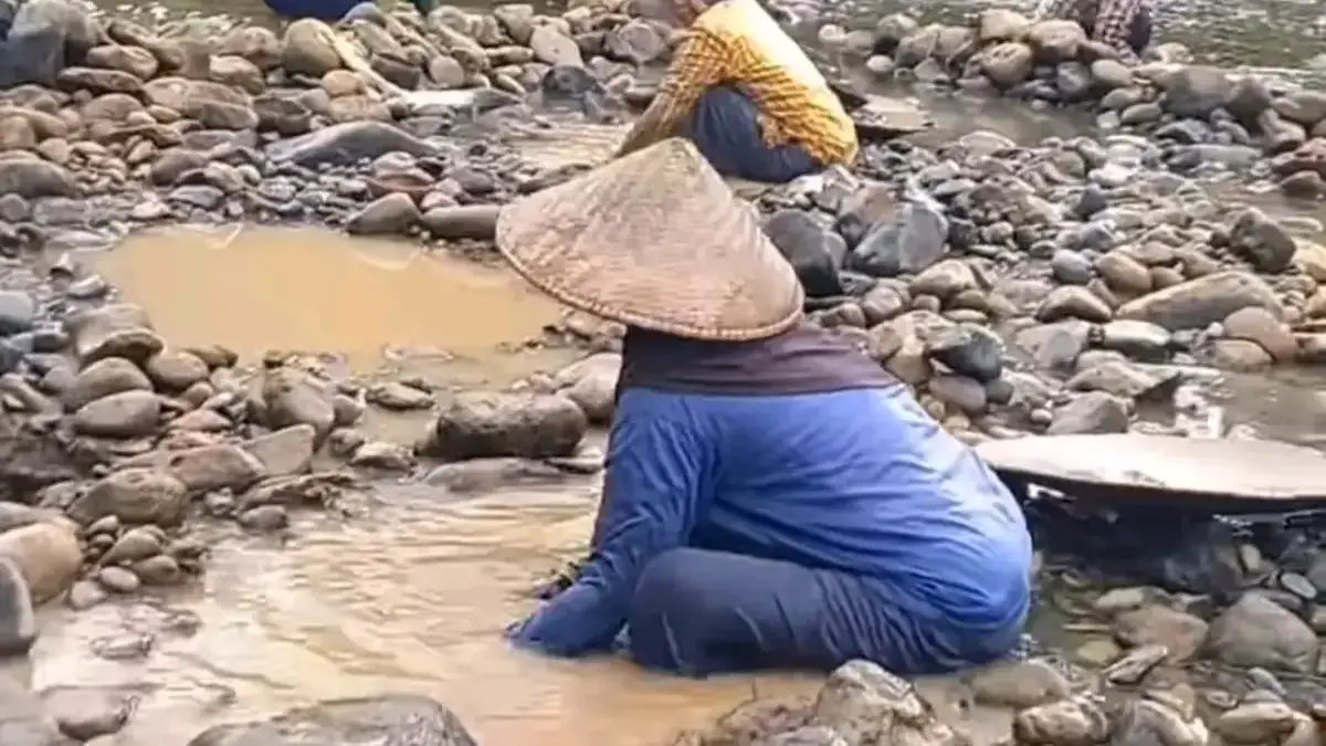 Aliran Sungai Cikaso Keruh Berlumpur Akibat Tambang Liar Istimewa