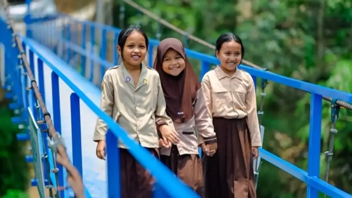 BRI Peduli Bangun Jembatan Gantung di Cianjur, Permudah Akses Sekolah dan Aktivitas Ekonomi Warga BRI PEDULI