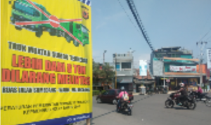 Polisi Larang Truk Tronton Beroperasi di Jalan Sumedang - Wado. Pengusaha Akan Mengganti Dengan Truk Kecil