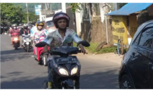 Corat - coret Baju seragam dan Konvoy di Jalan Raya Masih Dilakukan Puluhan siswa SMA di Tengah Pandemi Covid - 19