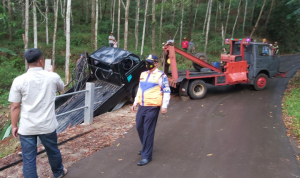 Mobil Wisatawan Masuk jurang. Kapolsek: Akses Jalan Wisata Harus Dipasang Rambu - rambu dan Pengaman Jalan