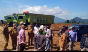 Jalan ke Buper Kiarapayung Rusak. Pematangan Lahan Tol Cisumdawu Dihentikan