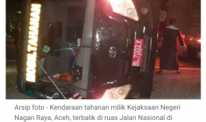 Usai Mengantar Tahanan, Mobil Dinas Kejaksaan Alami Kecelakaan