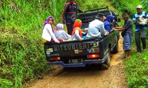 Jalan Tanah Dikeluhkan Warga Cimanintin