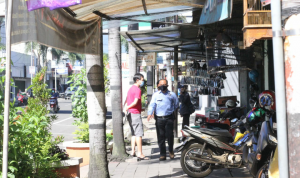 Toko Non Essensial dan Non Kritikal Harus Tutup Toko Non Essensial dan Non Kritikal Harus Tutup
