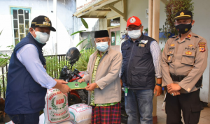 Bantuan Pangan Untuk Pondok Pesantren, Wujud Perhatian Bupati Kepada Kiayi dan Santri