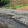 Jalan Berlubang Tambah Resiko Kecelakaan