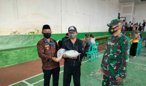 Nyalindung Salurkan Bantuan Beras 10 Kilogram