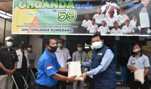 Sopir Angkot Mendapat perhatian Pemda Sumedang. Bupati: Bantuan ini Sedikitnya Dapat Meringankan Beban Para Awak Angkutan Umum Selama PPKM