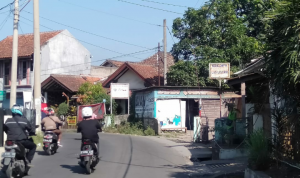 Kabel Putus Ganggu Pengguna Jalan di Sumedang