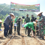 Pangdam III Siliwangi Menaman Jagung Hibrida Bersama Bupati Sumedang