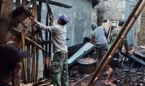 Rumah Terbakar, Yayah Rugi Rp 50 Juta