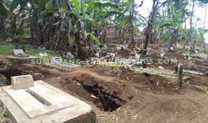 Pemindahan Makam Inisiatif Warga