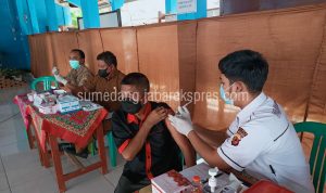 Ratusan Santri Mendapat Giliran Vaksinasi