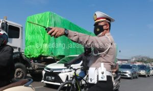 Perbaikan Gorong-gorong Buat Macet Panjang